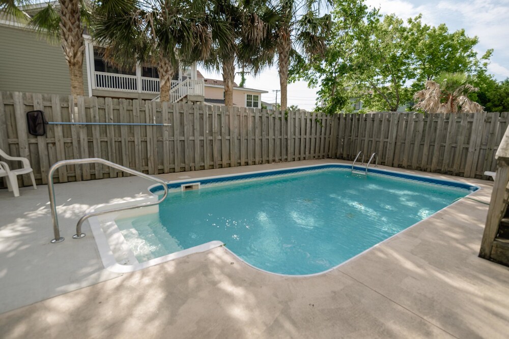 Bermuda Breeze D Holiday Home 8 bedroom By Affordable Large Properties