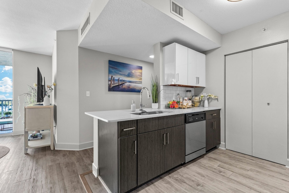 2Br2Ba Next To Jackson Memorial Hospital