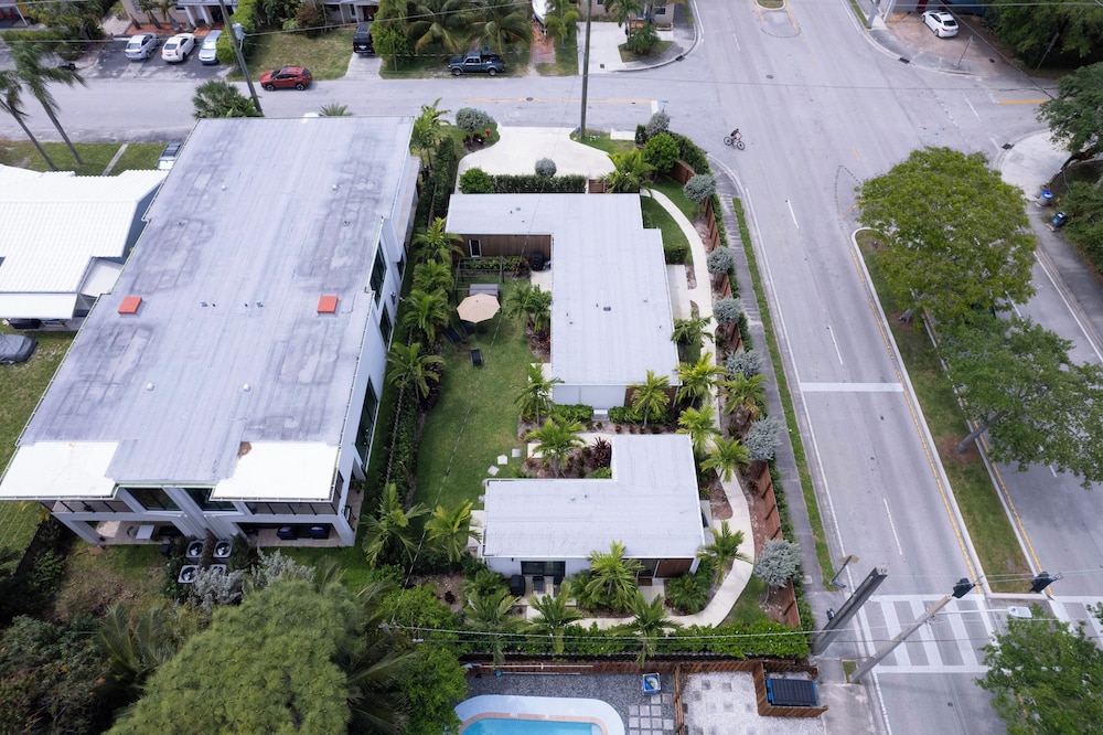Palm Paradise Retreat Sleeps 4
