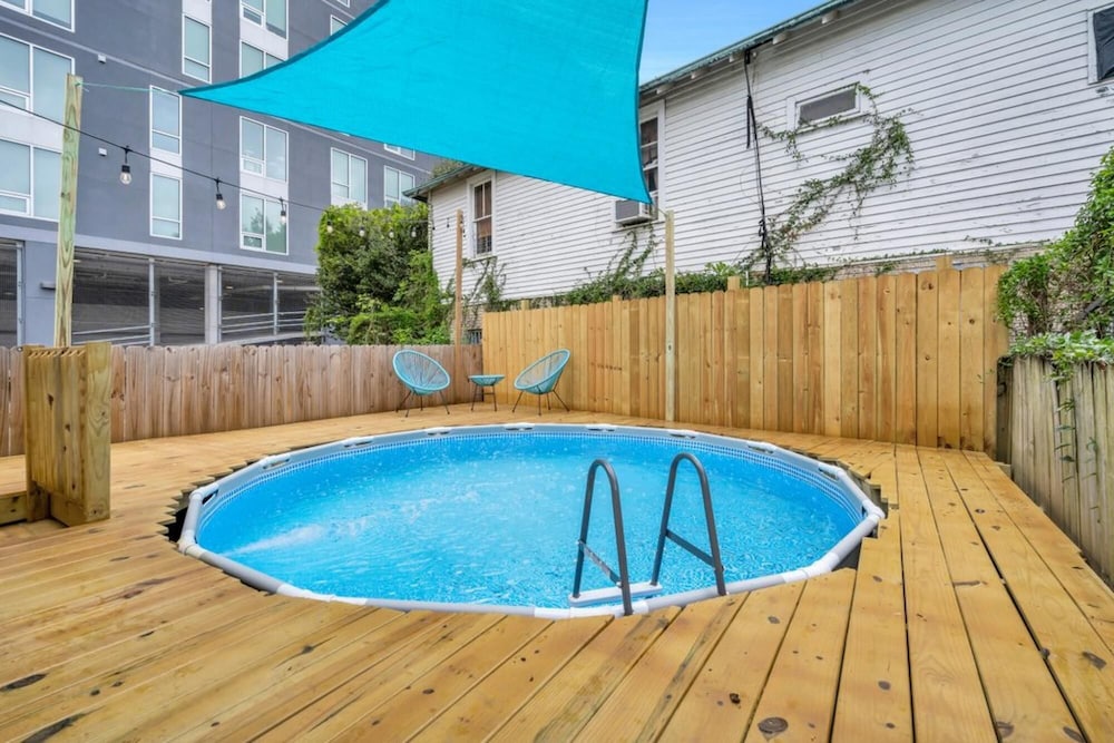 Mid-city Residence w Pool view 2