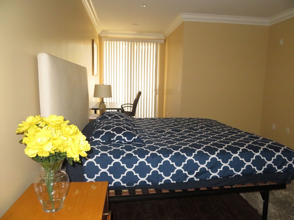 2 Bed 2 Bath in Studio City