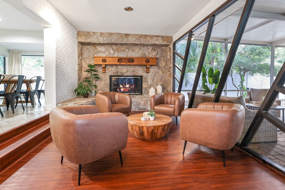 Golden Retreat: Expansive 6BR Home w Heated Pool ~