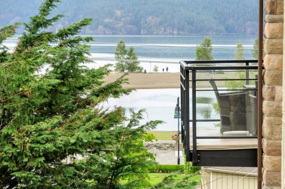 Harrison Lake Pets Welcome 3BR Suite