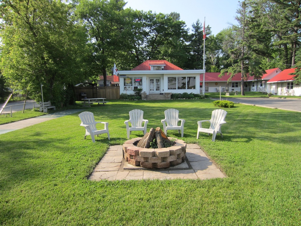 Balm Beach Resort & Motel