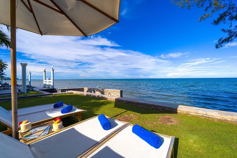 Oceanfront 6 Bedroom Twin Villas OV6