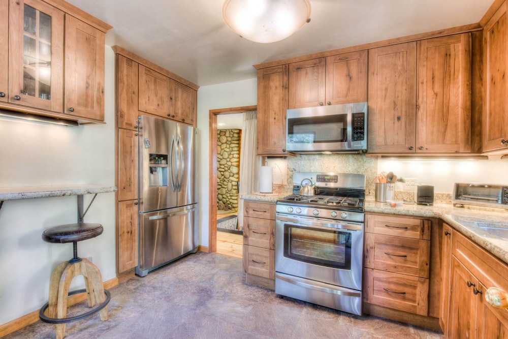 Moonlight Cove w/ Grill Tahoe Beach Next Door! view 5