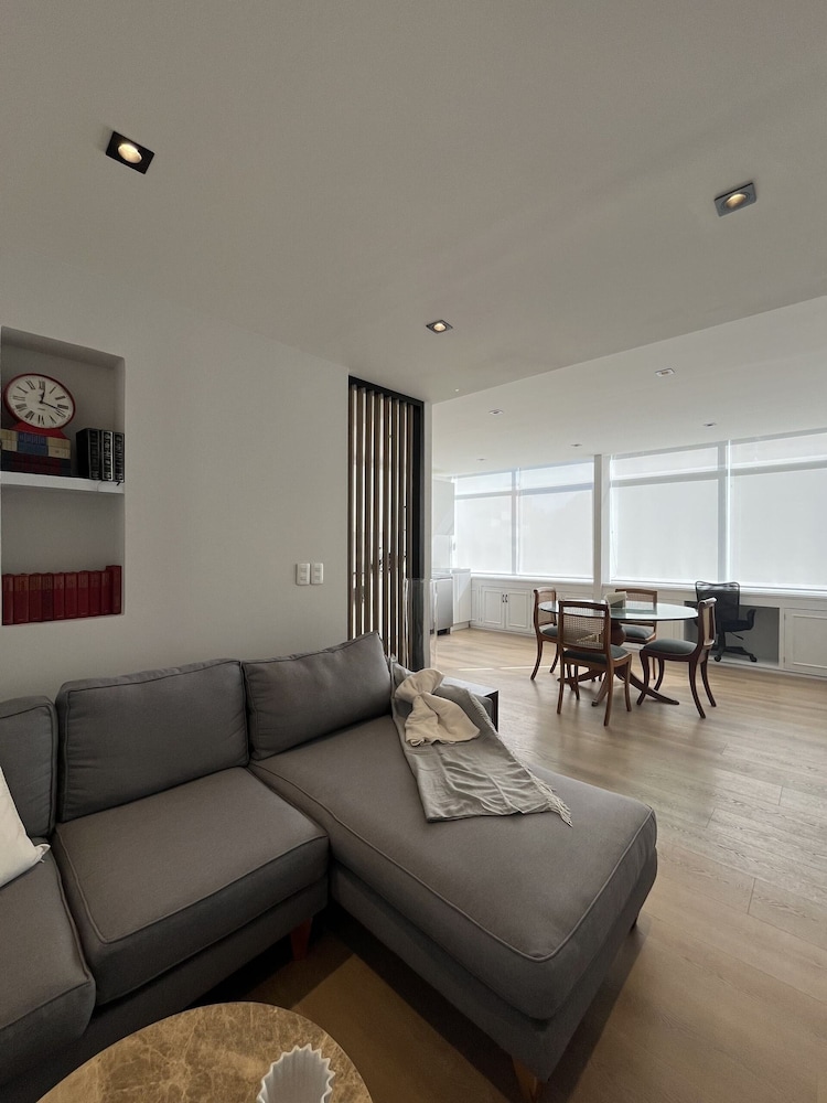 Arquimedes Grand - Bright 2bdr In Polanco — Mexico City