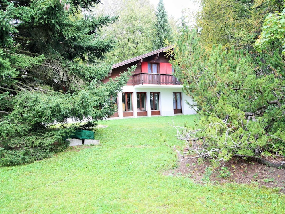 Spacious Chalet near Forest view 5
