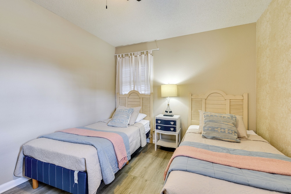 2 Mi to Beach, Near Airport: Heart of Fort Walton