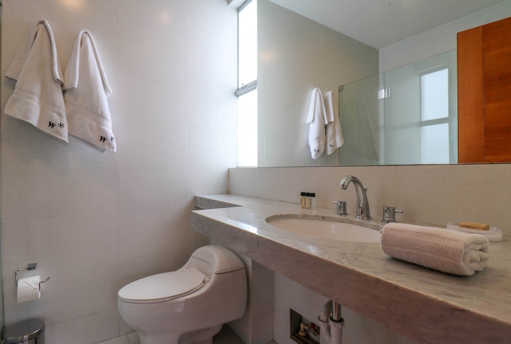 w Radiant 2BR w Modern Terrace in Miraflores