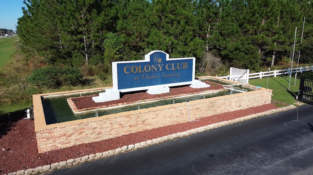 Charming 2BR Condo w/ Private Balcony in Gulf Shores, Pool, Hot Tub