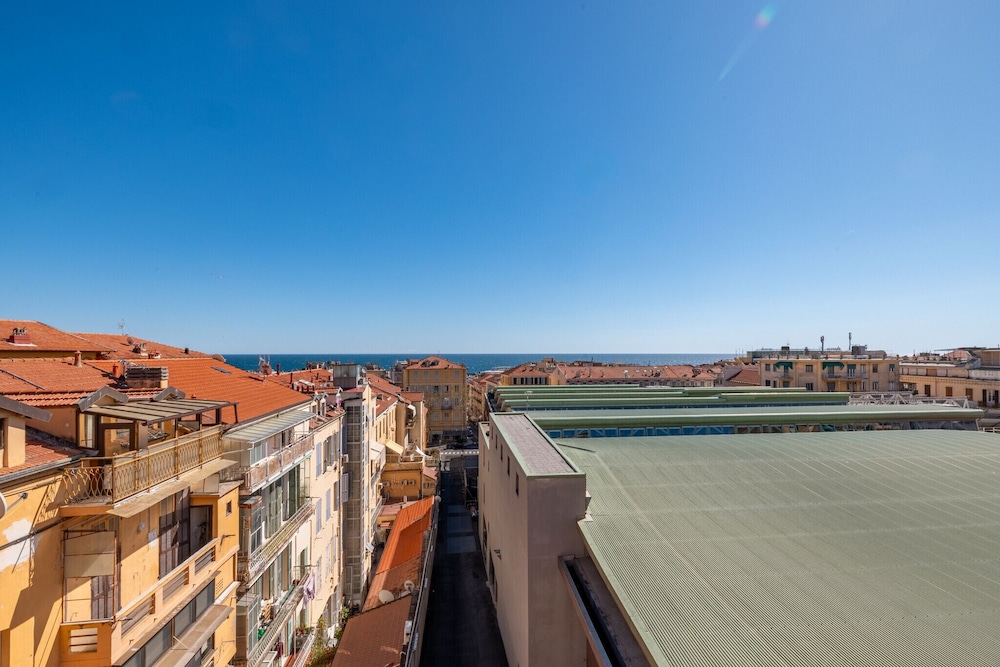 Sea View Central Apartment by Wonderful Italy