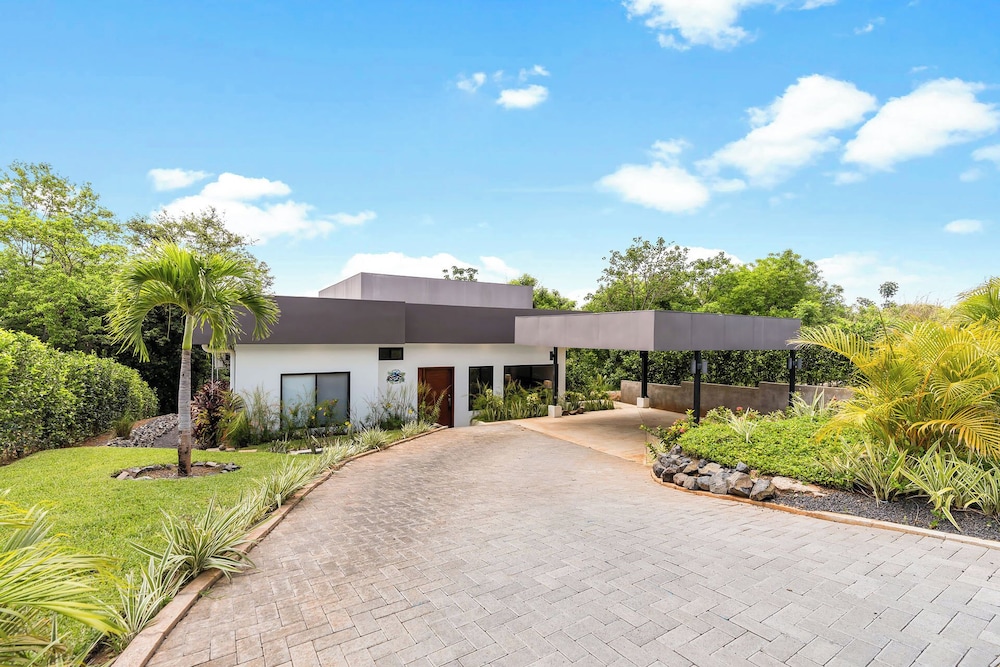 Villa with Minimalist Design & Scenic Deck with Private Infinity Pool and Jungle Views