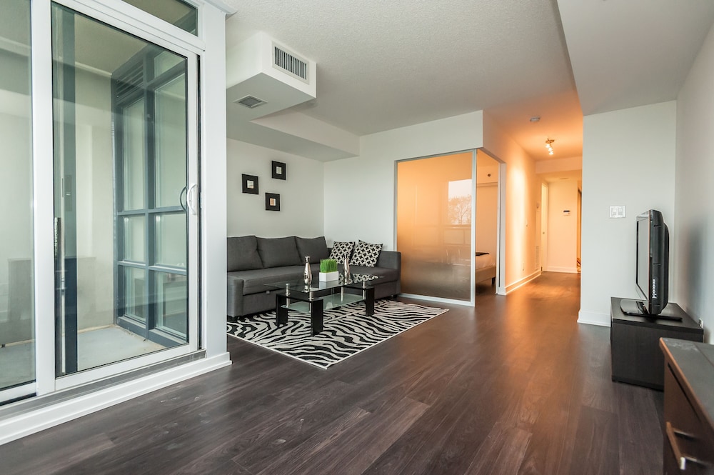 Life Suites - Fort York Central Condo