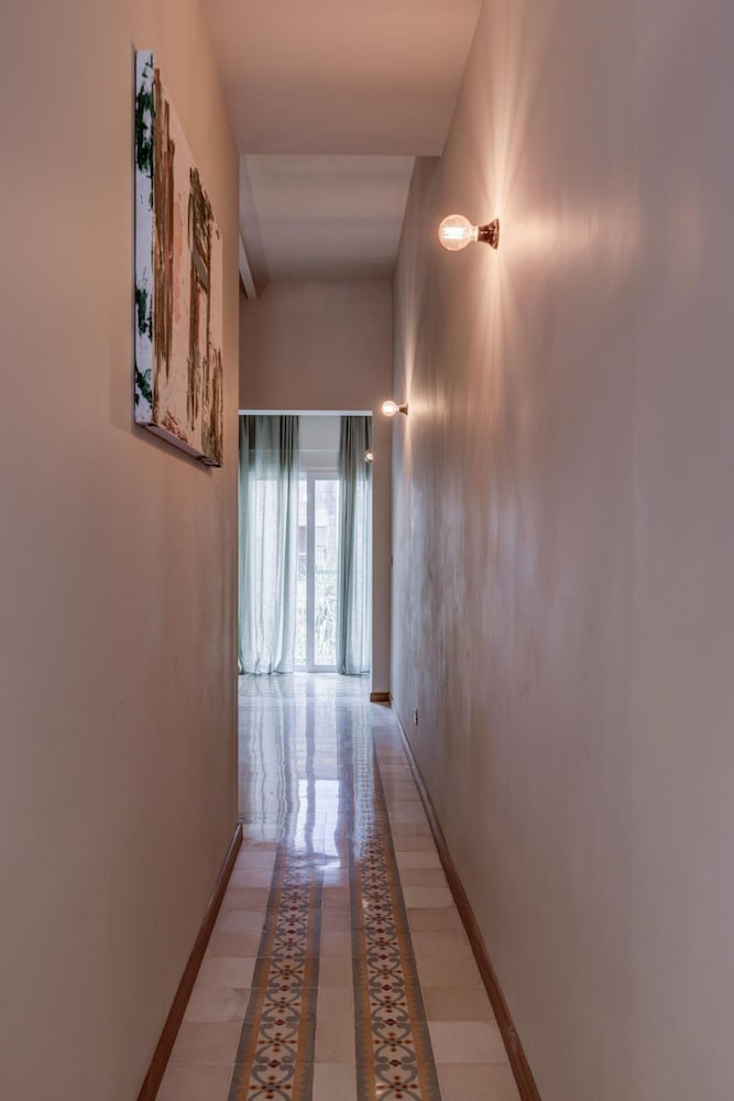 Spacious Apartment With Patio and Workspace