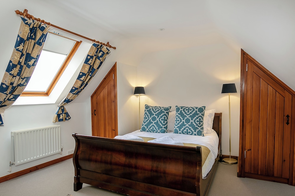 Stunning Barn Conversion - Rural Setting view 4