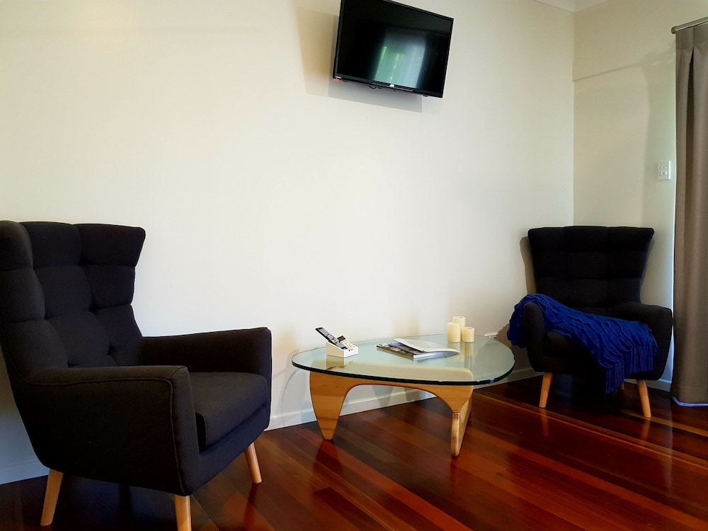 Camelot Boutique Accommodations view 4
