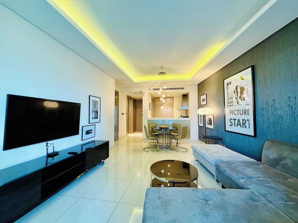 Venduras Cozy 1BR at Damac Tower