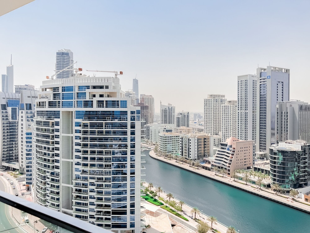 Jumeirah Gate Tower - Luton Vacation Homes