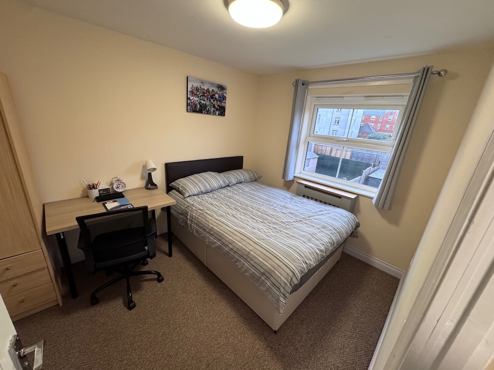 Sleeps8-familyfriendly-freeparking-30mintoheathrow