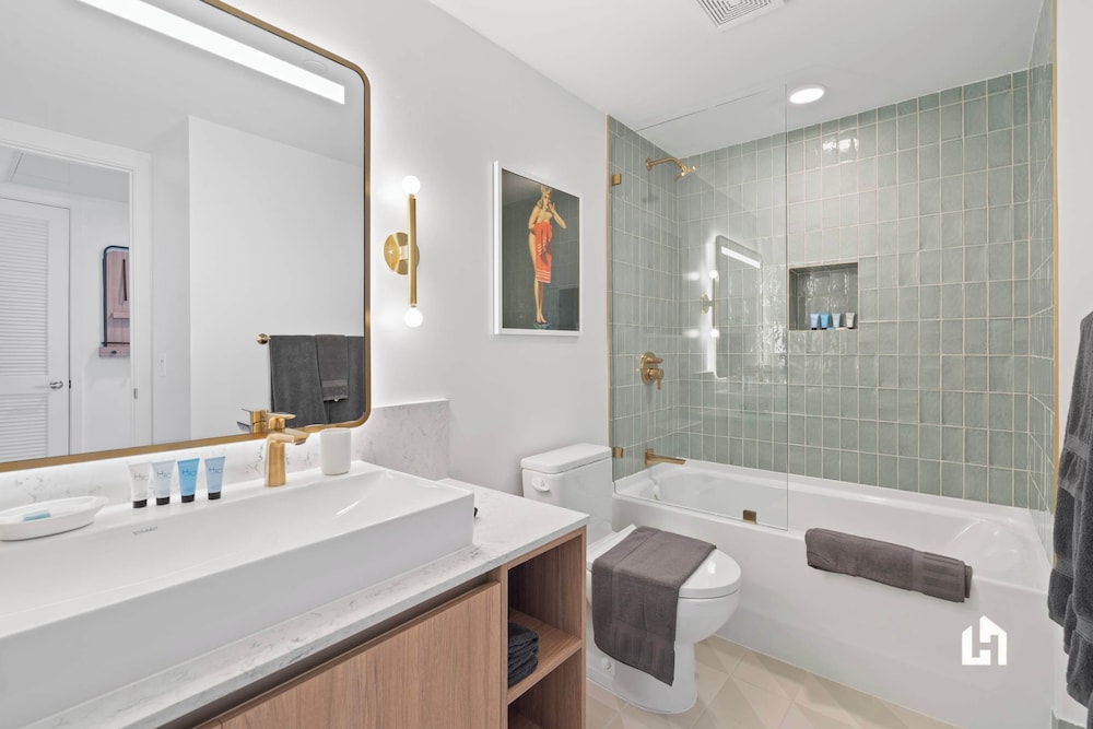 Stylish Apartments with Partial Ocean Views in Downtown