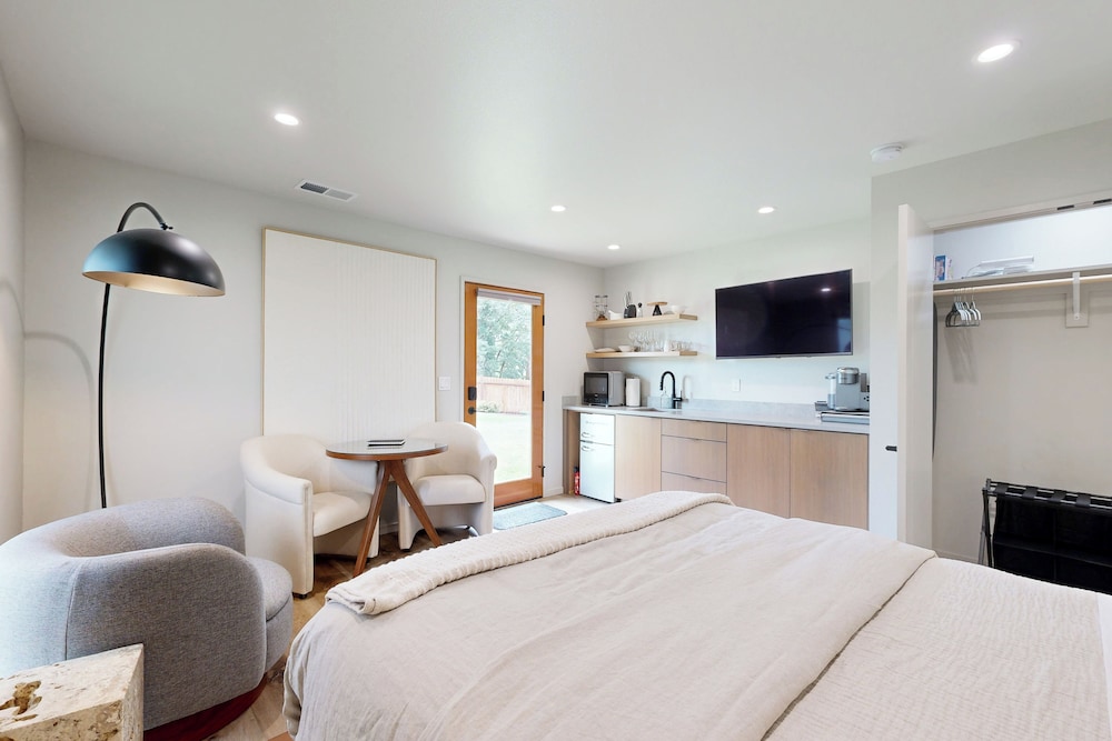 Home w/ Stunning River Views & Nearby Attractions