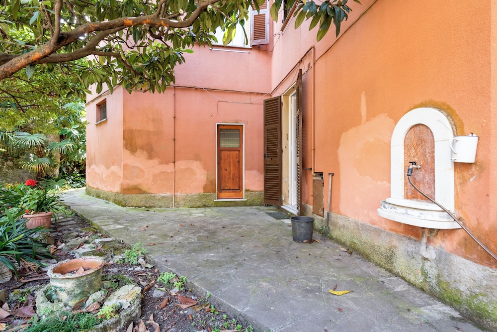 Spacious 2-bedroom flat near the beach