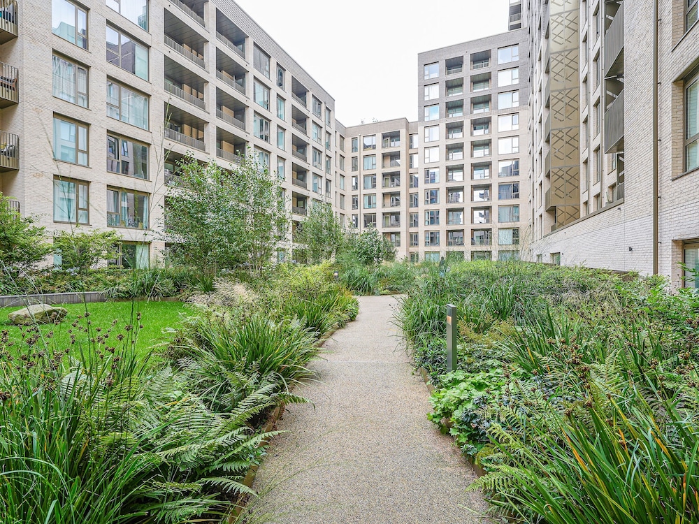 Central London Stay in Vauxhall With Balcony