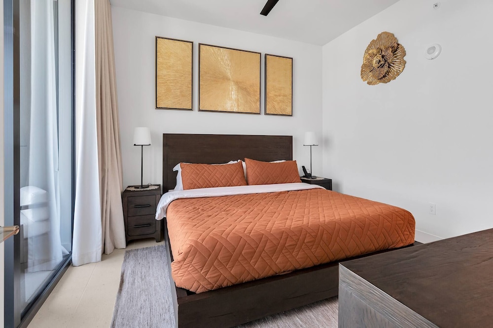 Penthouse 1BR Breathtaking City & Water Views