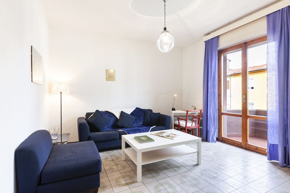 Pisa Hospital Apartment with Parking and Balcony view 4