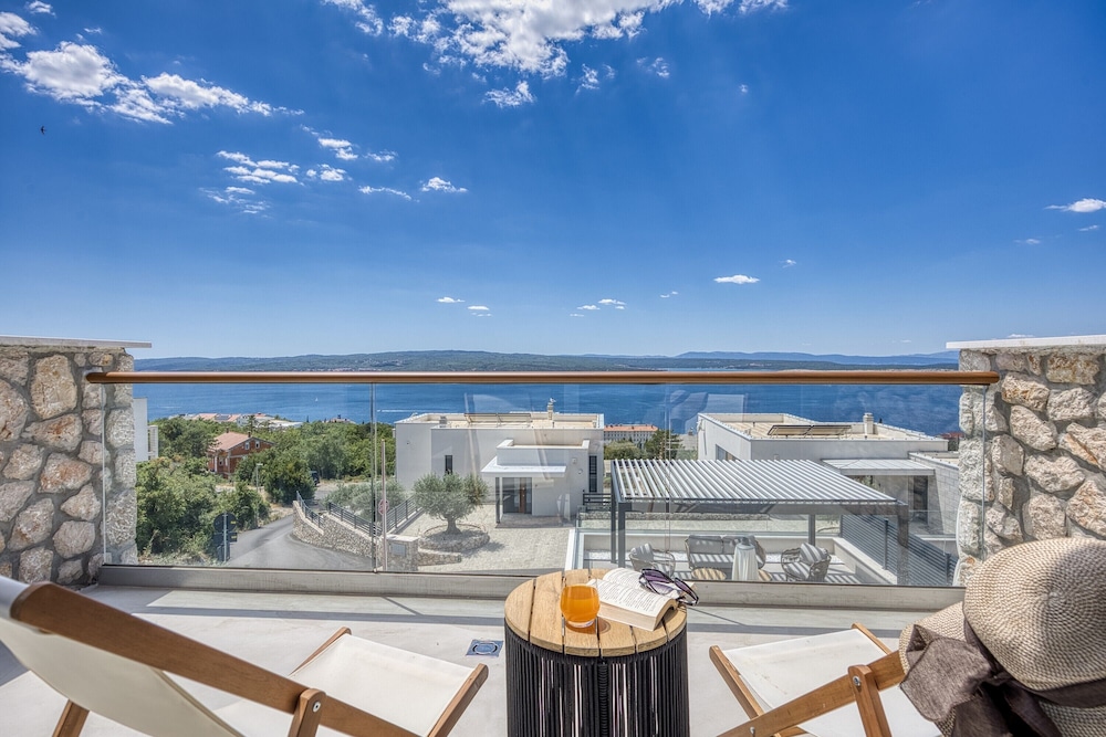 Luxury Seaview Villa Rosciola