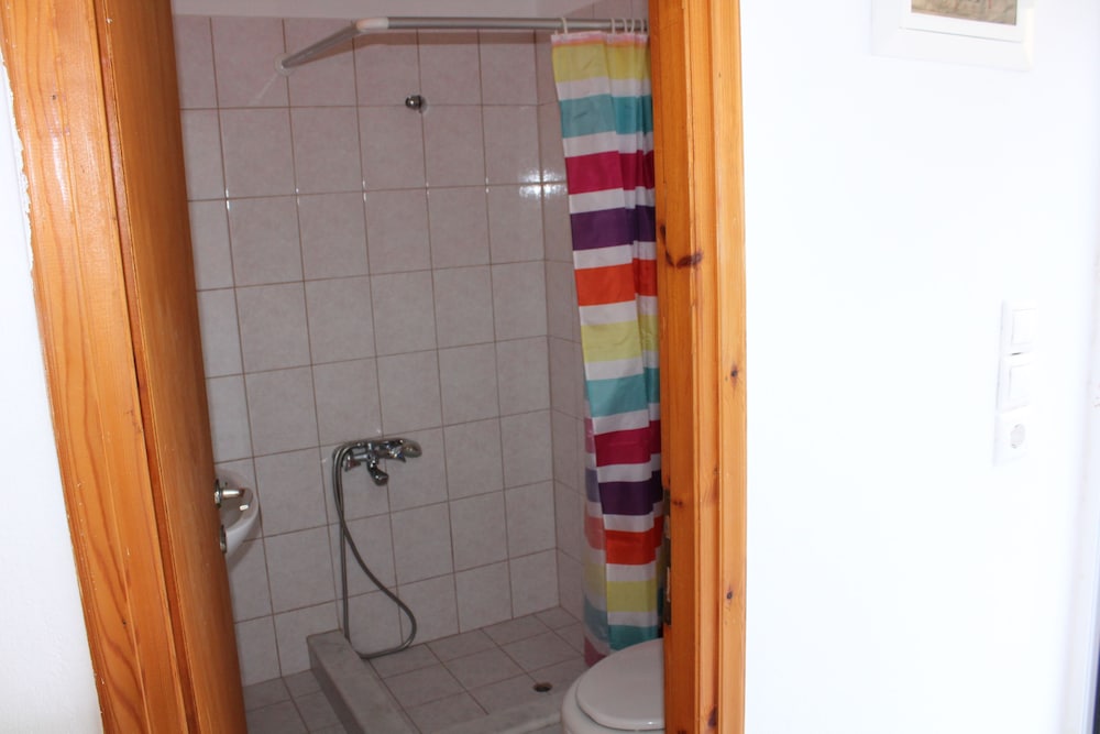 Aaron Studios Apartments