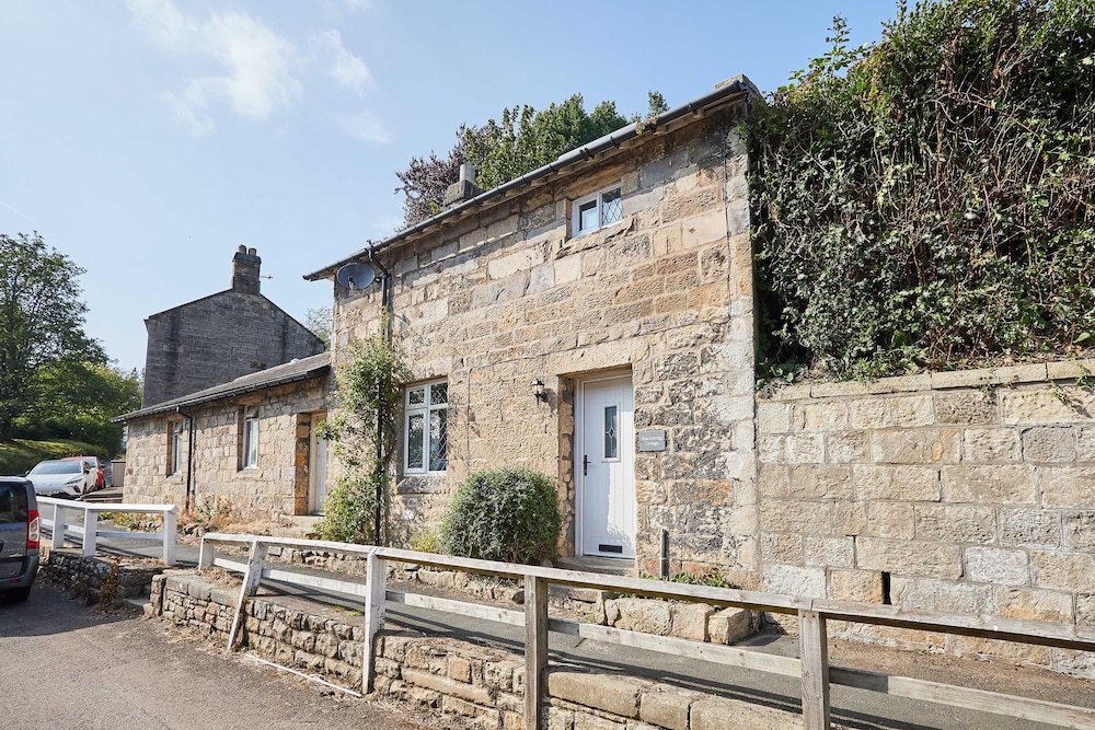 Host Stay Brackenrigg Cottage