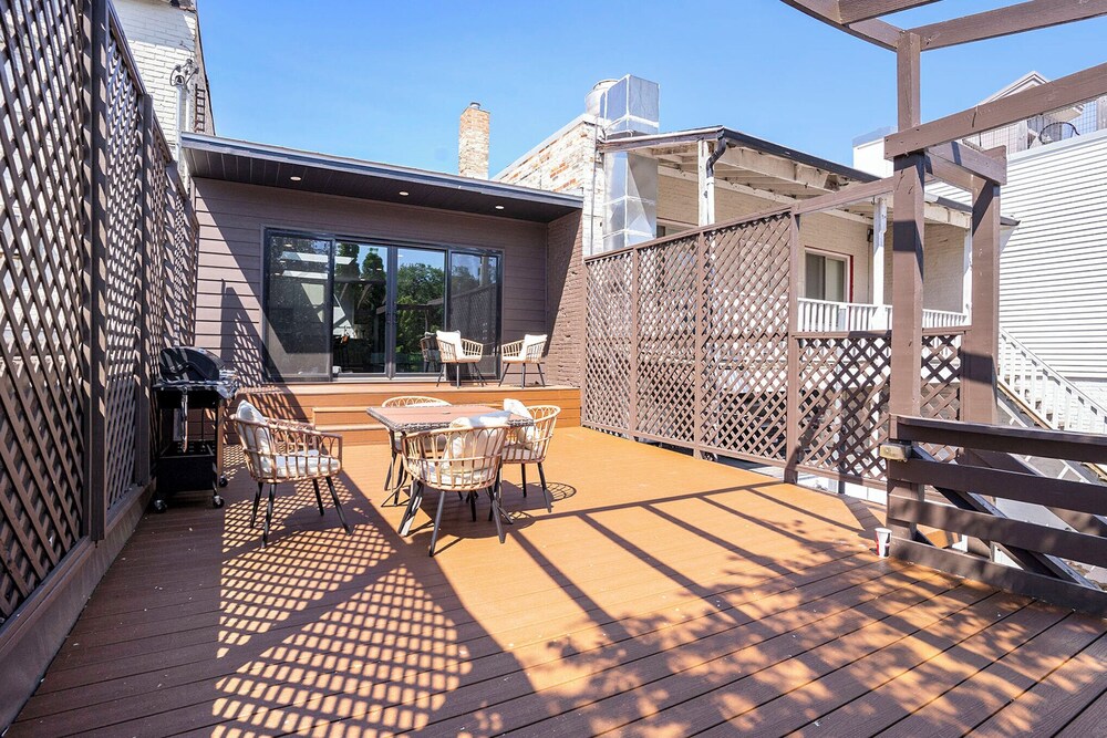 Love Mi Getaway Loft with Deck 110