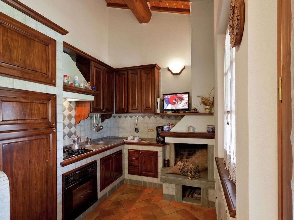 Modern Holiday Home in Foiano Della Chiana With Pool