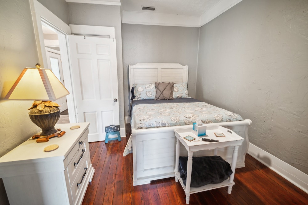 Historic St Augustine Getaway Near Downtown 2 Bedroom Cottage