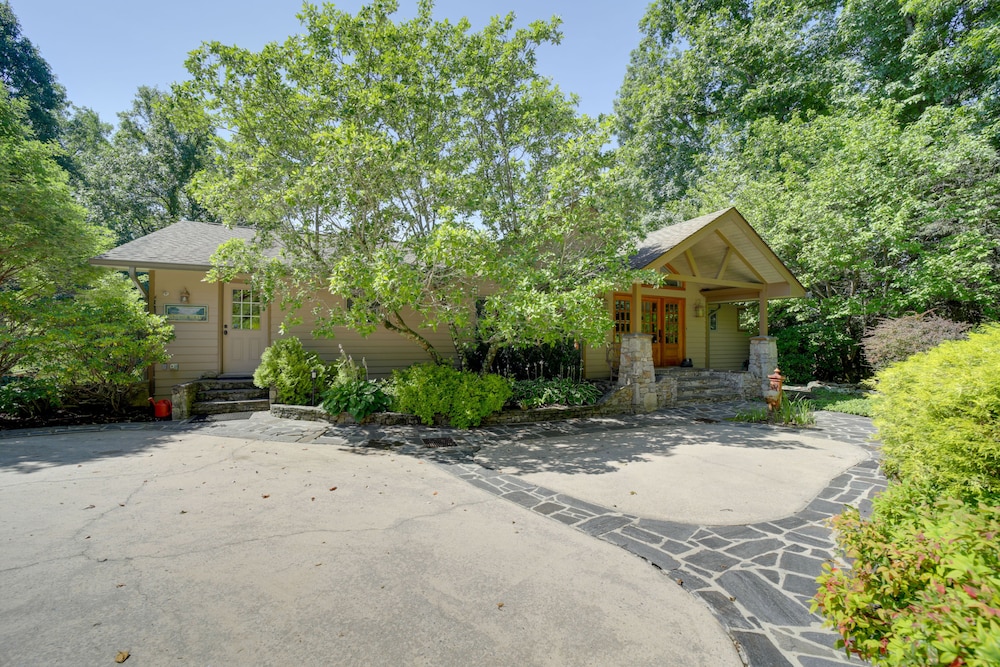 Grand Maggie Valley Home w/ Decks & Mountain Views view 5