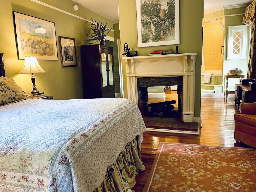 Columbus Vacations - Rothschild-Pound House Inn - Property Image 53