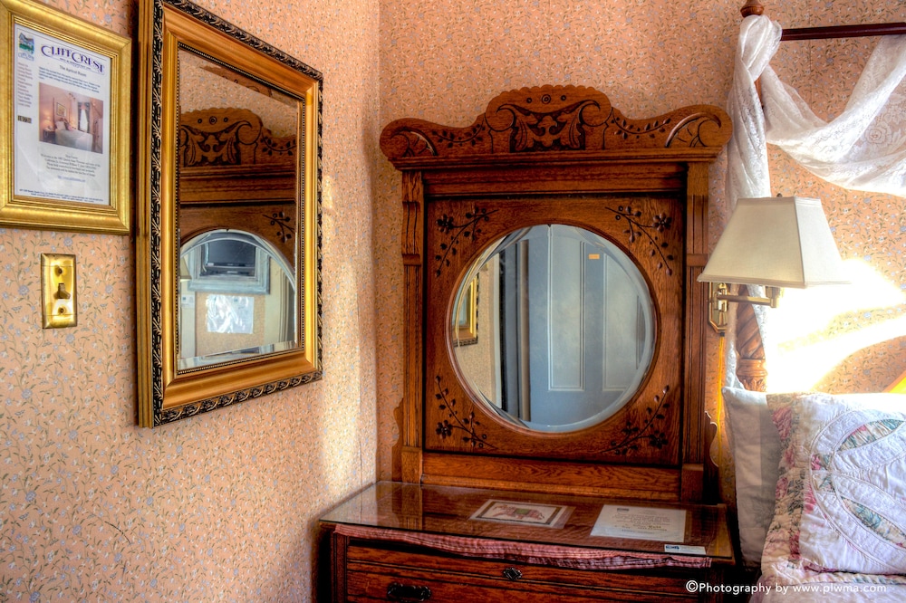 Cliff Crest Bed & Breakfast