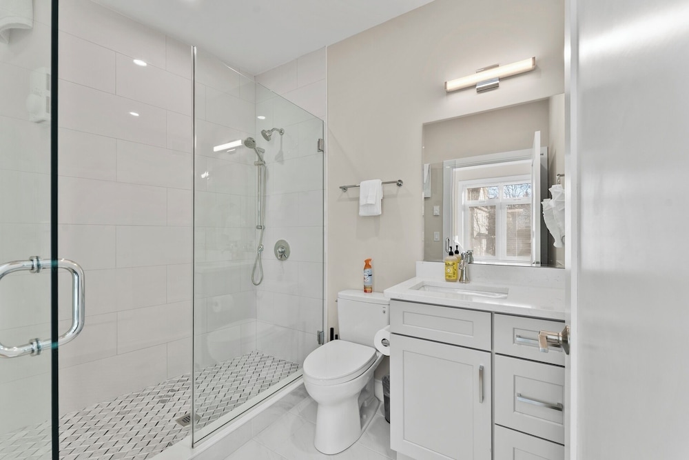 Luxury 2BR near Cambridge
