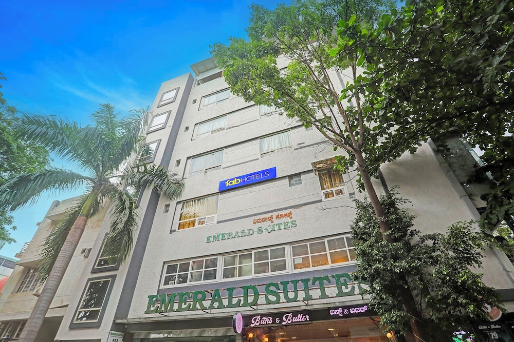 FabHotel Emerald Suites - Near MG Road Metro Station