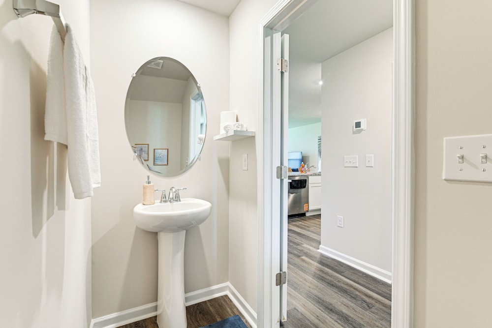 2 Mi to Shore: Newly Built Surfside Beach Gem