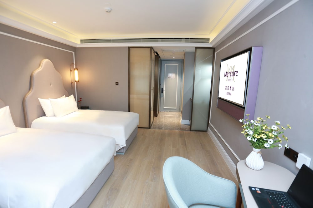 Mercure Wuhan Yangluo