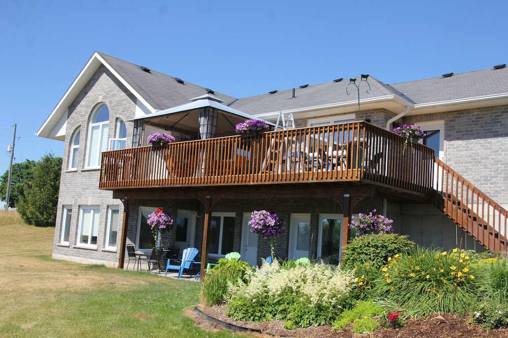 Golden Pathways Retreat and B&B