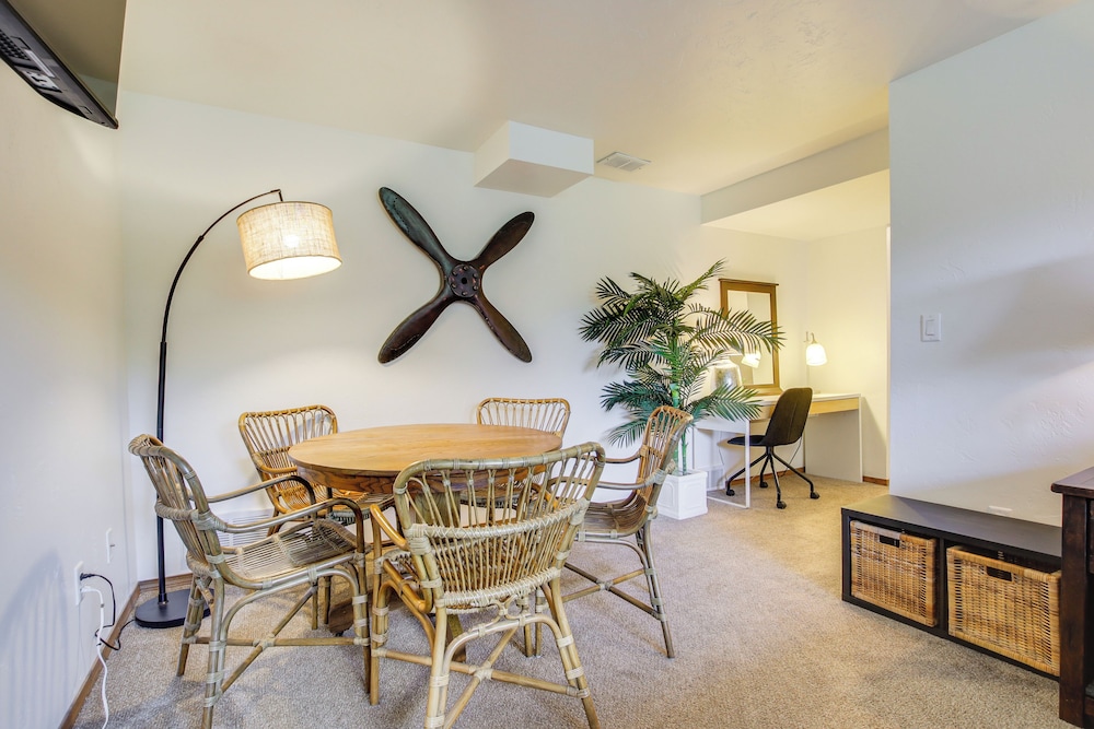 Near Medical Corridor: 'whimsy Wisconsin' Duplex
