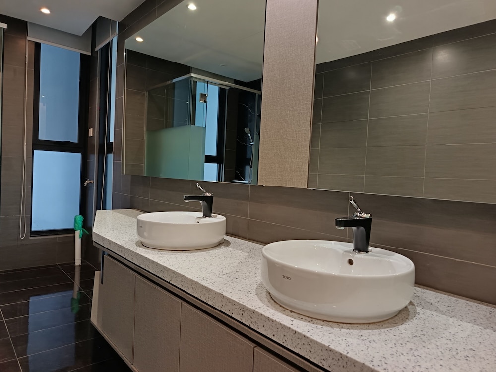 Expressionz Suites by Manhattan Group