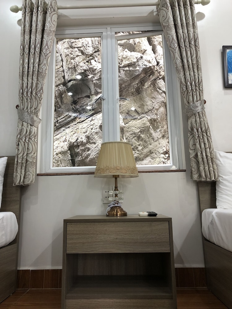 Cat Ba Central Hotel II - Hostel