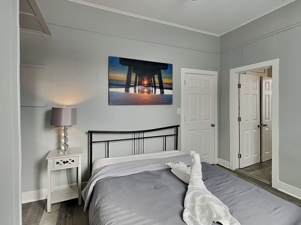 Pleasure Pier Retreat Manor by Ryson Vacation Rentals