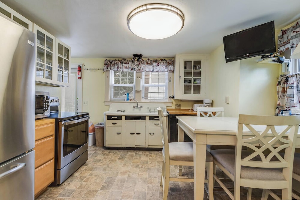 Hickman Street 208a