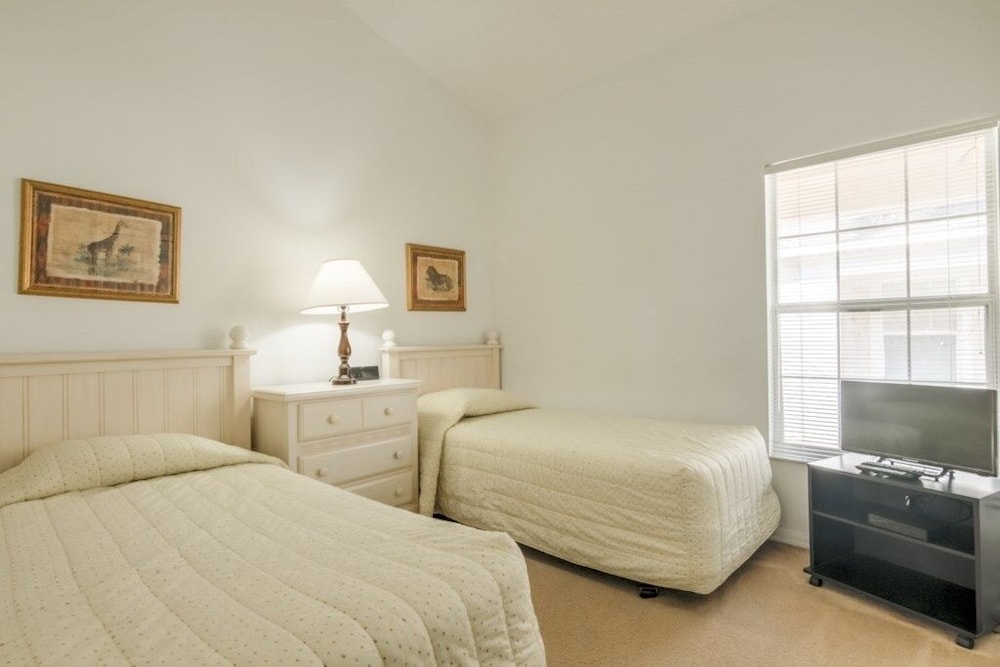 Gated Community Private Pool 3 Bedroom Home by Redawning